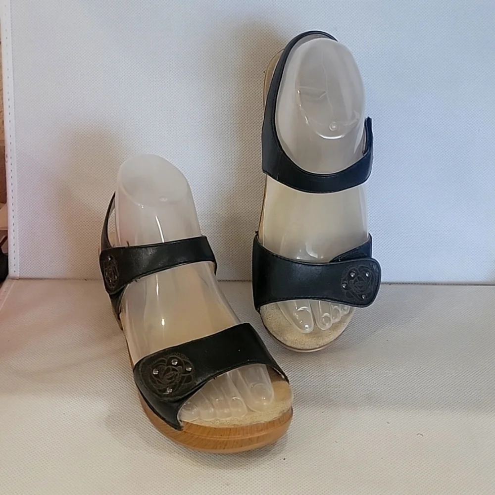 DANSKO 2" HEEL SANDALS (sz  US 6-1/2 - 7 or EURO 37)‎